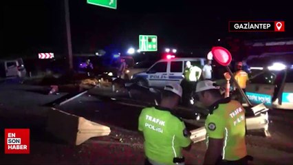 Gaziantep'te güvenliklerin bulunduğu kulübeye araç daldı