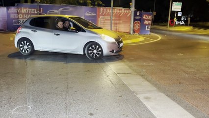 Kırmızı ışıkta duran araca motosikletten ateş açıldı! 1 yaralı