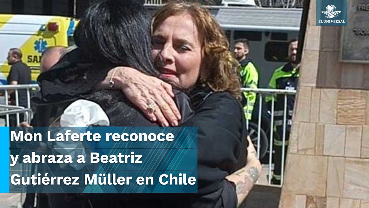 Con abrazos, Mon Laferte y Beatriz Gutiérrez Müller, esposa de AMLO, se saludaron en Chile