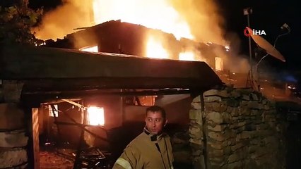 İki katlı ev alev alev yandı