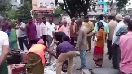 వరంగల్: రోడ్డు ప్రమాదం..స్కూటీని ఢీ కొట్టిన ఇసుక ట్రాక్టర్