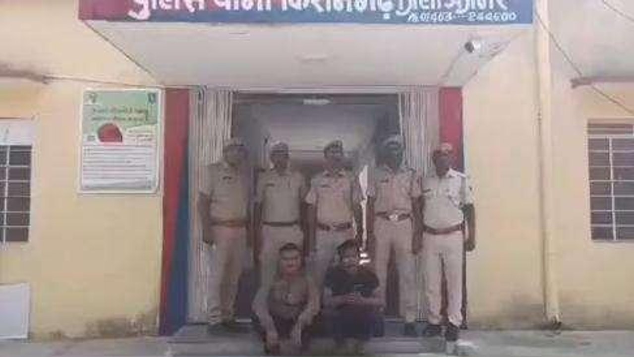 अजमेर: पुलिस की रेड, छापेमारी कर तीन बदमाशों को पकड़ा, माफियाओं में मचा हड़कंप