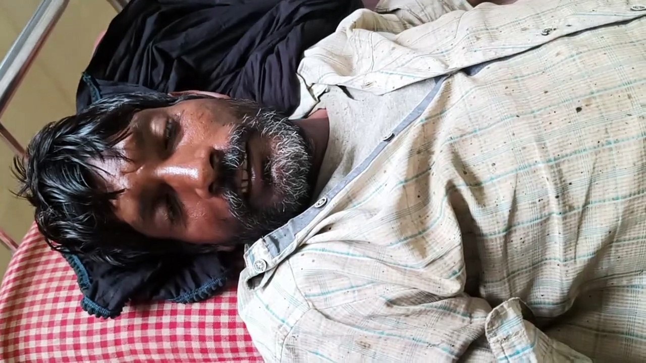 Gas used to make iron leaked, worker climbing to tighten nut fell and