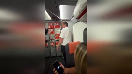 Yolcu uçağında cinsel ilişkiye girerken yakalandılar