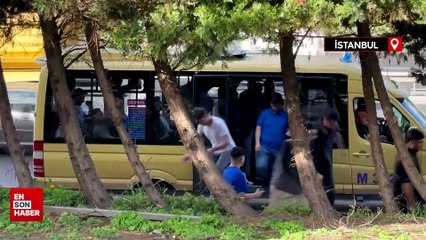 Küçükçekmece'de otobanda yolcu indiren minibüs şoförleri