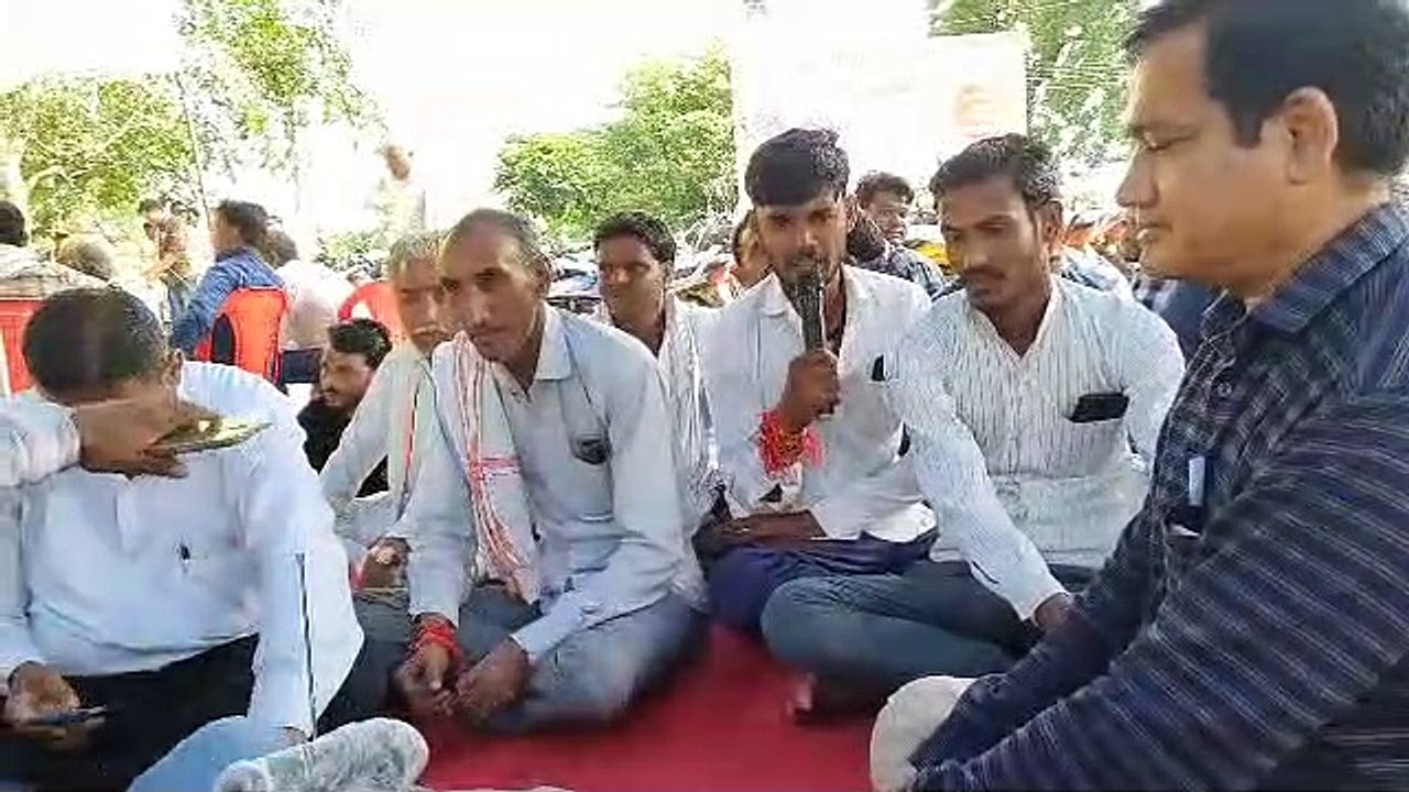 पटवारी 15 दिन से अनिश्चित कालीन हड़ताल पर...