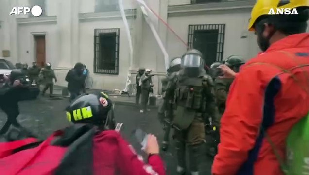 Scontri e violenze nel Cile che ha ricordato Allende