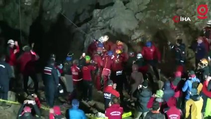 Mide kanaması geçiren ABD’li bilim adamı 9 gün sonra mağaradan çıkartıldı