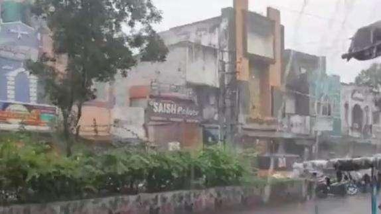 మన్యం జిల్లా: గంటన్నర పాటు స్తంభించిన జనజీవనం..!