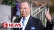 Muhyiddin gives thumbs up after giving statement to cops