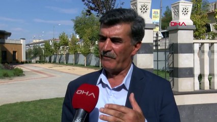 Mezar açma işlemi yapan görevlinin, kemikleri fırlatıp dalga geçtiği anlar pes dedirtti
