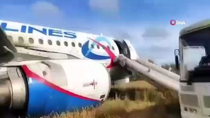 167 yolculu yolcu uçağı tarlaya acil iniş yaptı