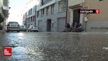 Eskişehir'de 15 gündür boşa akan sudan mahalleli dertli