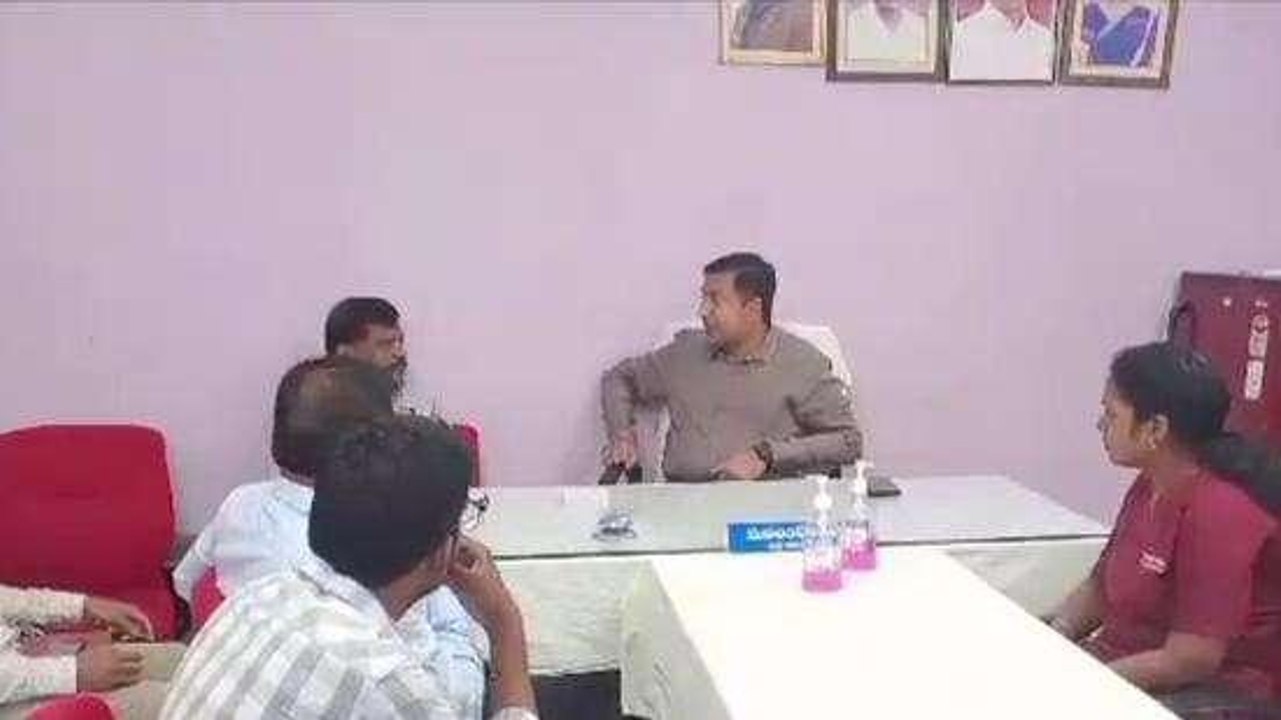 మెదక్: బ్లడ్ బ్యాంక్ నిర్వాహకులపై జిల్లా కలెక్టర్ ఆగ్రహం