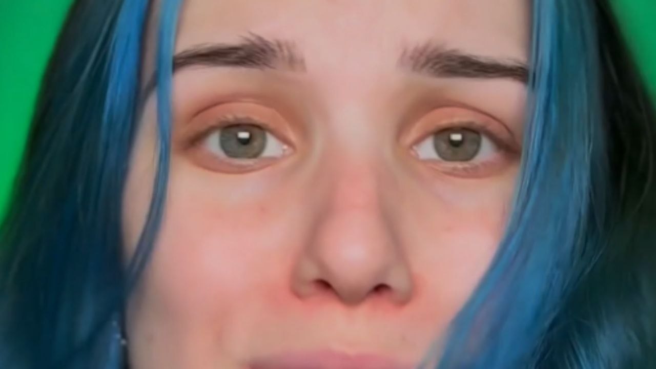 Makeup artist brushes herself into becoming Calitos from Rugrats *Character Makeup*