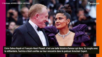 Скачать видео: L'animal improbable offert par Salma Hayek à son mari milliardaire François-Henri Pinault