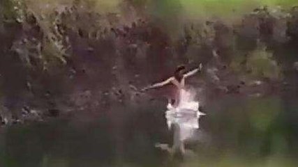 Viral: युवक ने तालाब में लगाई छलांग फिर जो हुआ कांप उठा कलेजा Live Video