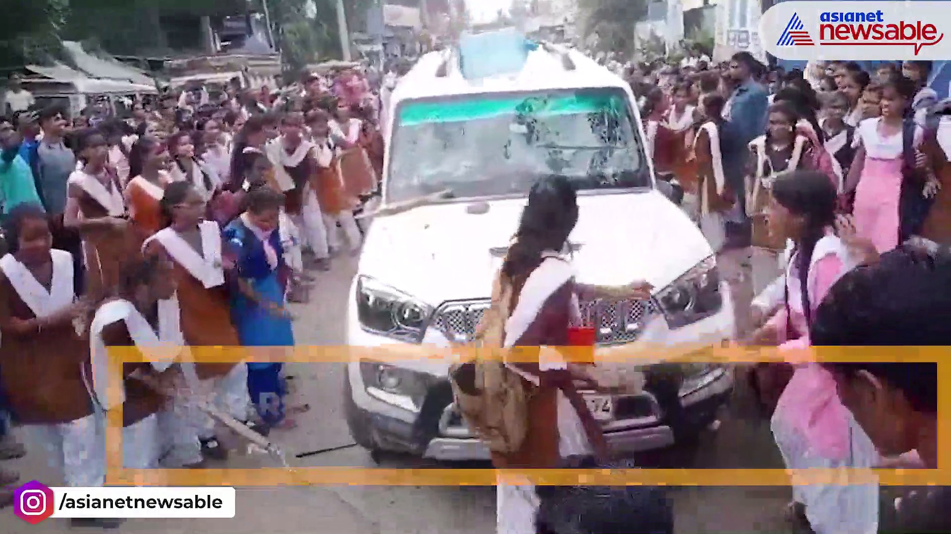Bihar: School girls trash officer's car in protest over lack of facilities | WATCH