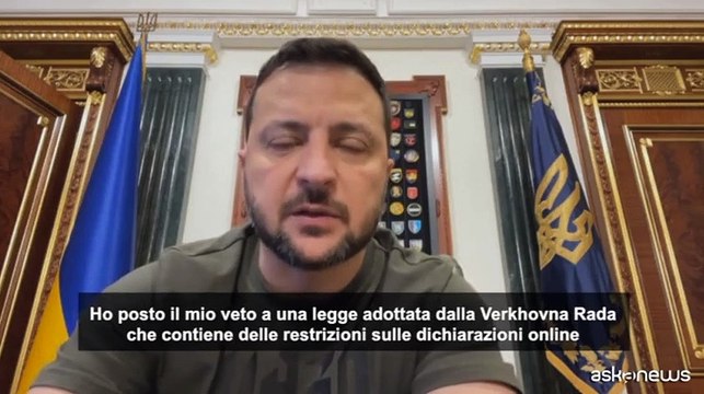 Zelensky: il reddito dei funzionari ucraini sia pubblico da subito