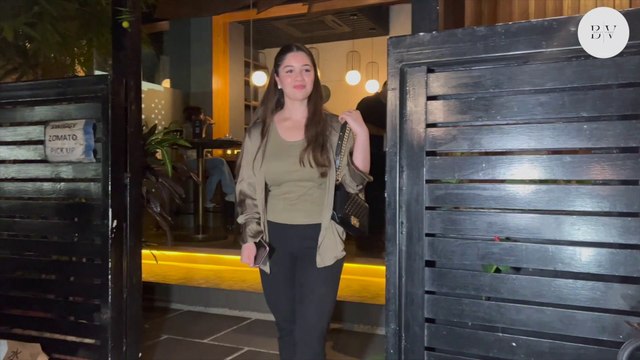 Sachin tendulkar Daughter Sara Tendulkar with Mom Spotted at Mizu Bandra