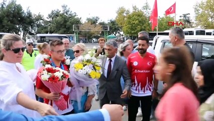 Down Sendromlu Milli Atlet Emirhan Akçakoca Memleketinde Karşılandı