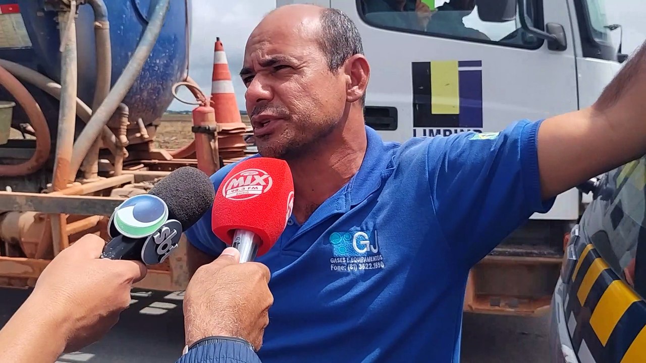 Motorista afirma que tombou caminhão ao tentar desviar de pedestre na rodovia