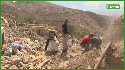 Maroc : recherche de survivants du séisme dans un village
