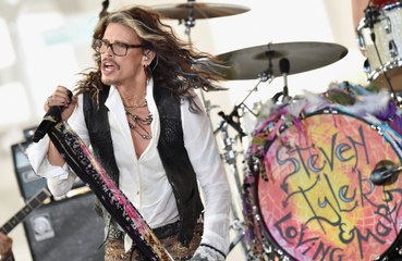 A Steven Tyler sanguinano le corde vocali, conseguenze per gli Aerosmith