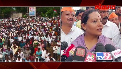 कडक नोटा, महिला नेत्या भिडल्या... नवनीत राणा-ठाकूरांमध्ये काय घडलं?