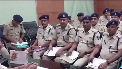 सिवान: एसपी ने कार्यालय कक्ष में थाना अध्यक्षों के साथ किया क्राइम मीटिंग, दिए यह निर्देश