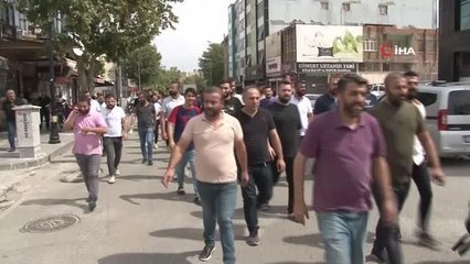 Operasyon yapılan telefoncular valiliğe yürüdü