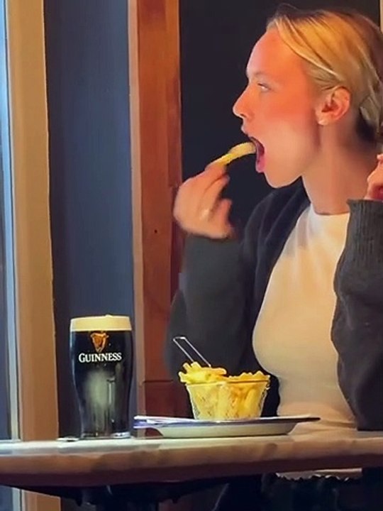 Oubliez le ketchup ou la mayo, voici la meilleure sauce pour les frites (Vidéo) !