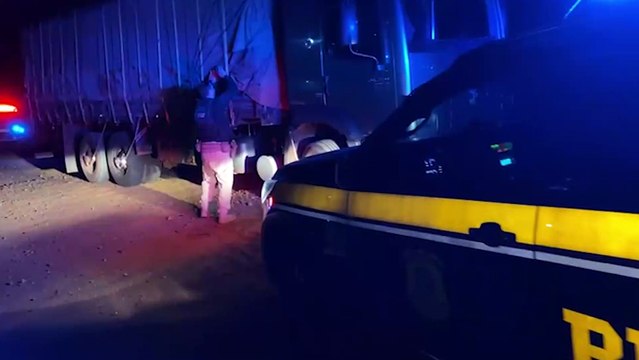 Caminhão furtado em Cascavel é recuperado pela PRF em Francisco Alves; veículo estava carregado com cigarros