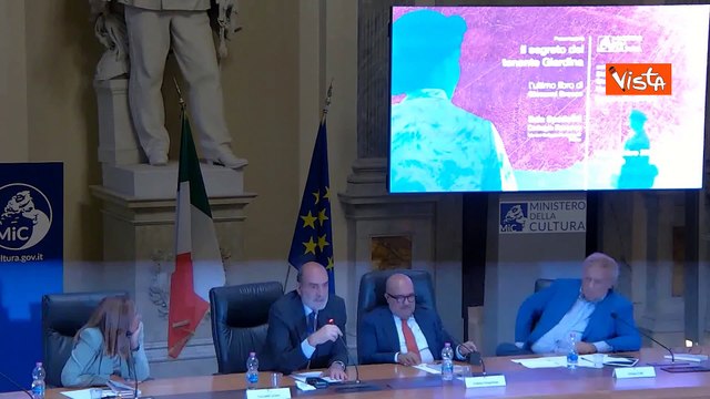 Giovanni Grasso presenta il suo romanzo: C'? qualcosa di me, ma il protagonista non ? mio alter ego