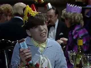 Home to Roost S03E08 Family Ties