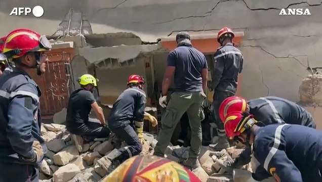 Sisma in Marocco, si cercano sopravvissuti tra le macerie