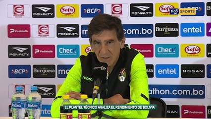 Gustavo Costas en conferencia de prensa tras la derrota por goleada de Bolivia ante Argentina en La Paz