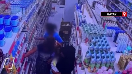 Hatay'da marketten mama çalan kadının görüntüleri kamerada