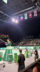 Wawrinka atiza a Gerard Piqué