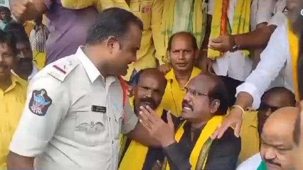 ఏలూరు: జిల్లాలో ఉద్రిక్తత.. టీడీపీ నేతలు పోలీసుల మధ్య వాగ్వాదం