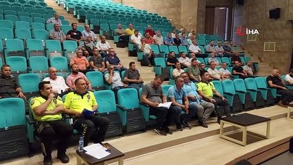 Emniyetten öğrenci taşıyan şoförlere bilgilendirme toplantısı