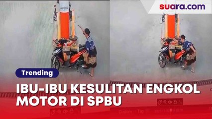 Tingkah Seorang Ibu Engkol Motor ini Sukses Bikin Sakit Perut : Mau Ketawa Takut Dosa