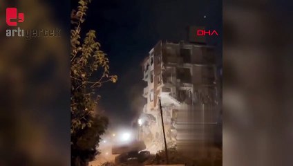 Ağır hasarlı bina, yıkım sırasında iş makinesinin üzerine çöktü: Operatör yaralandı