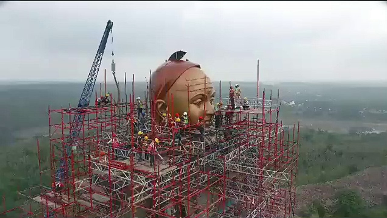 ओंकारेश्वर : 100 टन वजनी, 23 हजार पंचायतों से ज...