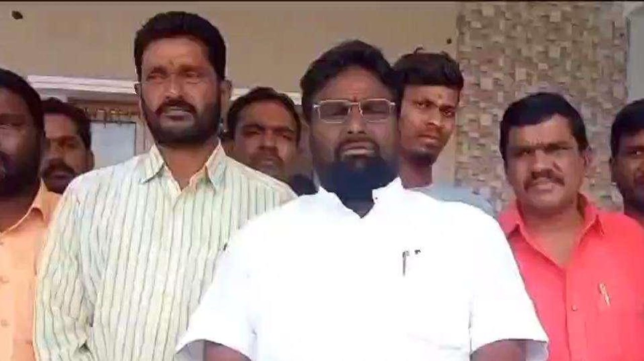 నాగర్ కర్నూల్: మాజీ మంత్రితో చర్చలు జరిపిన తల్లోజు ఆచారి