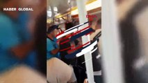 Metroda kadınların fotoğrafını çektiği iddia edilen şüpheliye dayak anı kamerada