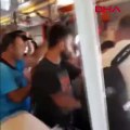 Metroda kadınların fotoğrafını çektiği iddia edilen yolcuya dayak