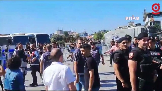 Kadın Cinayetlerini Durduracağız Platformu Derneği’ne açılan kapatma davasını protesto eden iki kadın gözaltına alındı