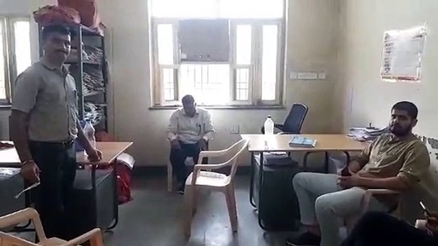 तहसीलदार का रीडर पांच हजार की रिश्वत लेते रंगे हाथ गिरफ्तार