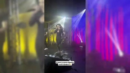 Анна Трінчер злетіла зі сцени просто під час концерту (відео)